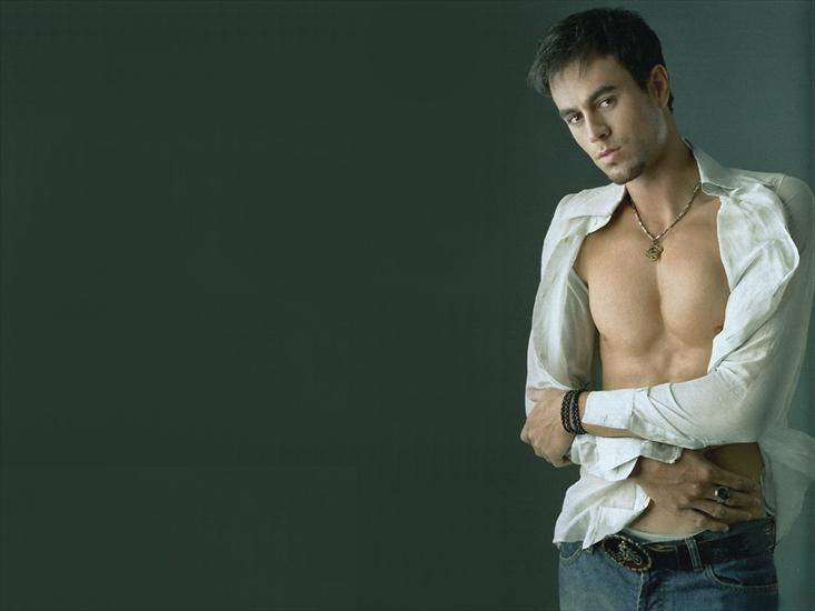 Tapety-aktorzy - Enrique Iglesias 001.jpg
