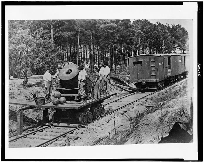 Marynarka, artyleria - libofcongr190 Soldiers with cannon on small railroad car.jpg