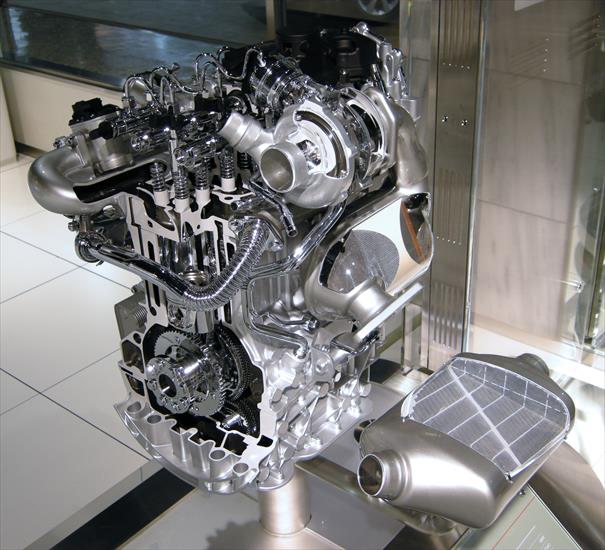 Renault Espace IV - Nissan_M9R_Engine_01.JPG