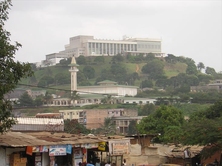 Kamerun - Yaounde_Praesidentenpalast.jpg