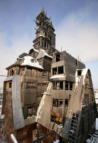 Ciekawe budowle - Wooden Gagster House Archangelsk, Russia.png