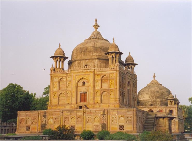architektura 1 - Tomb in Allahabad - India.jpg