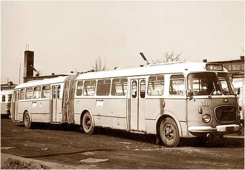 Samochody PRL-U - Miejski autobus.jpg