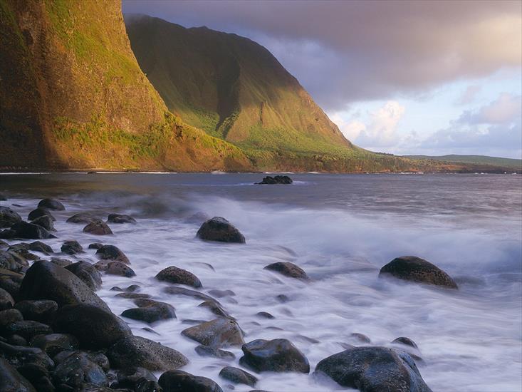 Krajobrazy - Sea Cliffs of Molokai at Sunrise, Hawaii.jpg