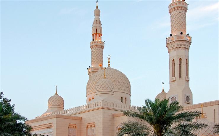 Emiraty Arabskie - Jumeirah Mosque in Dubai.jpg