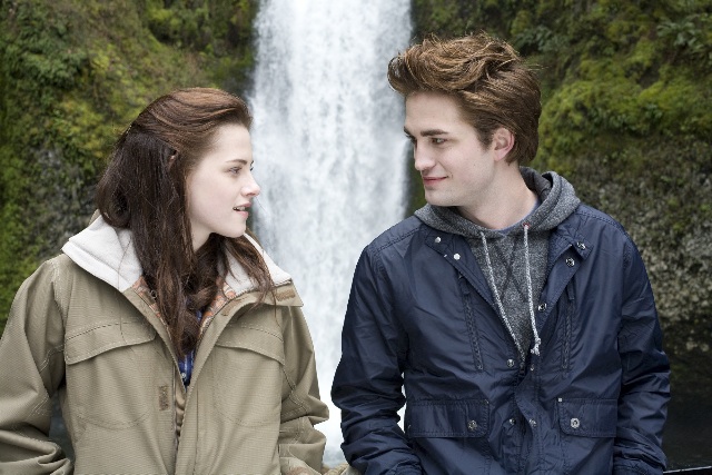 Bella and Edward - Edward and Bella-Twilight.jpg