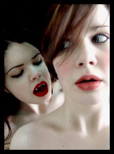 wampirki - vampire_kiss_by_gypsyheartart.jpg
