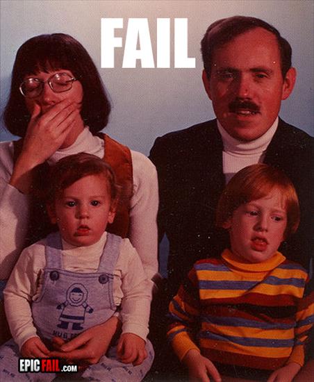 Wtopy - family-photo-fail-yawn-goofy-family.jpg