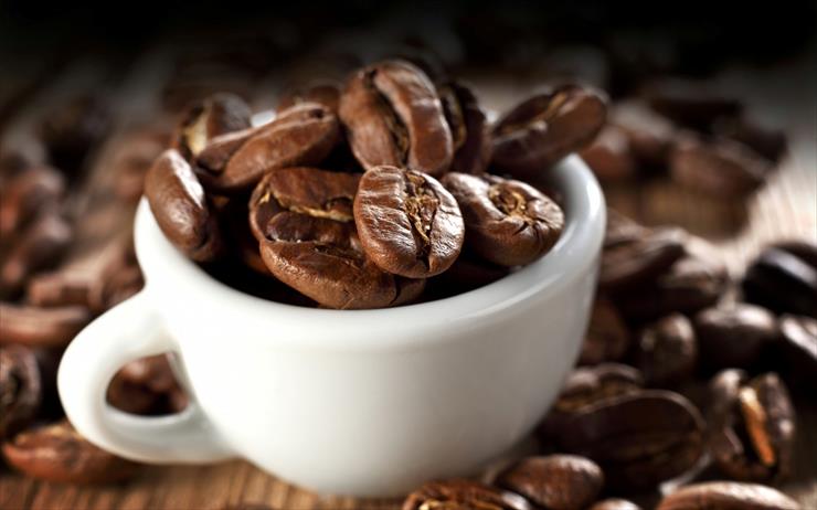 Inne wcielenia - Coffee beans in the cup.jpg
