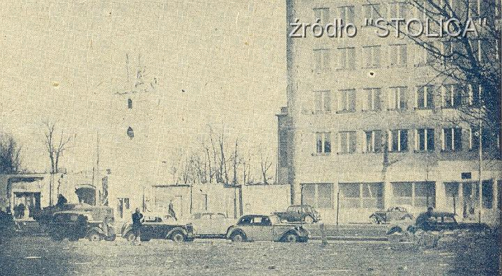   STARE POCZTÓWKI - 1949r z lewej strony Gołębnik przy pałacu Szustra. Obok dom przy ul. Puławskiej 61.bmp