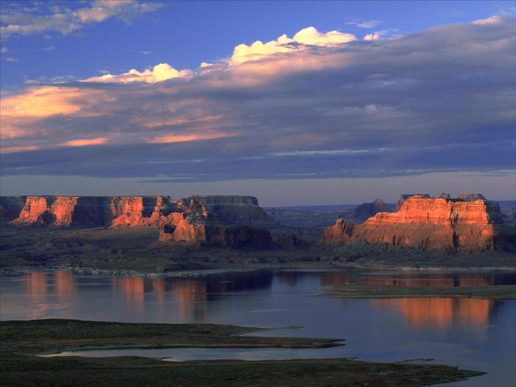 Krajobrazy różne - Lake-Powell_-Utah.jpg