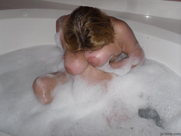Granny In The Tub Playing With Her Tits - omegleplus.com 11.jpg