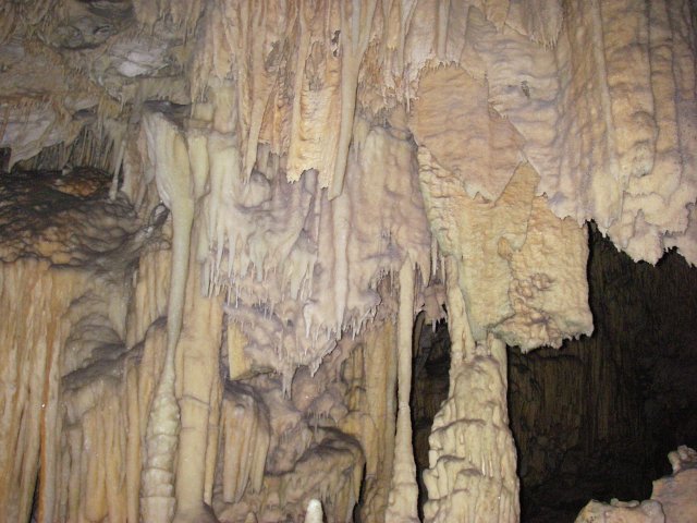JASKINIE - jaskinie_diru_na_poloponezie.jpg