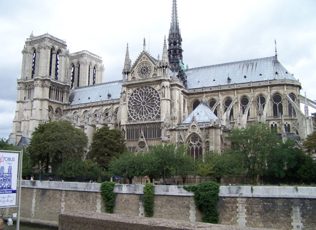 Sanktuaria - Katedra Notre Dame w Paryżu.jpg