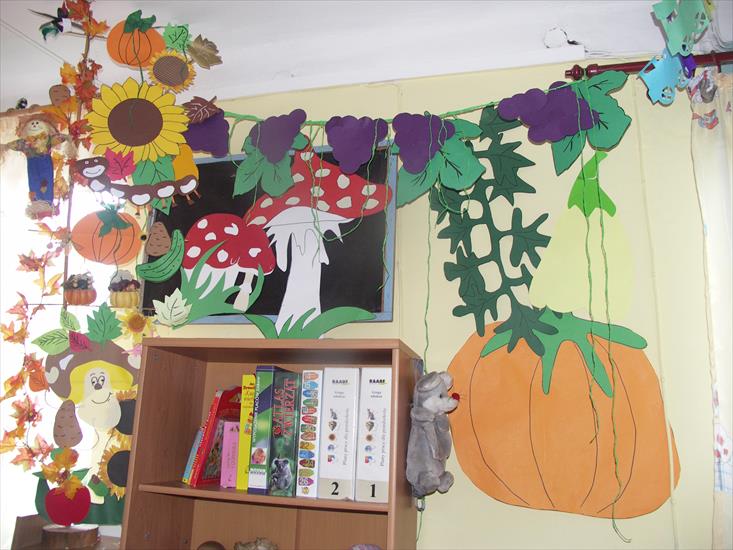 jesienne dekoracje sali w przedszkolu - PICT0752.JPG